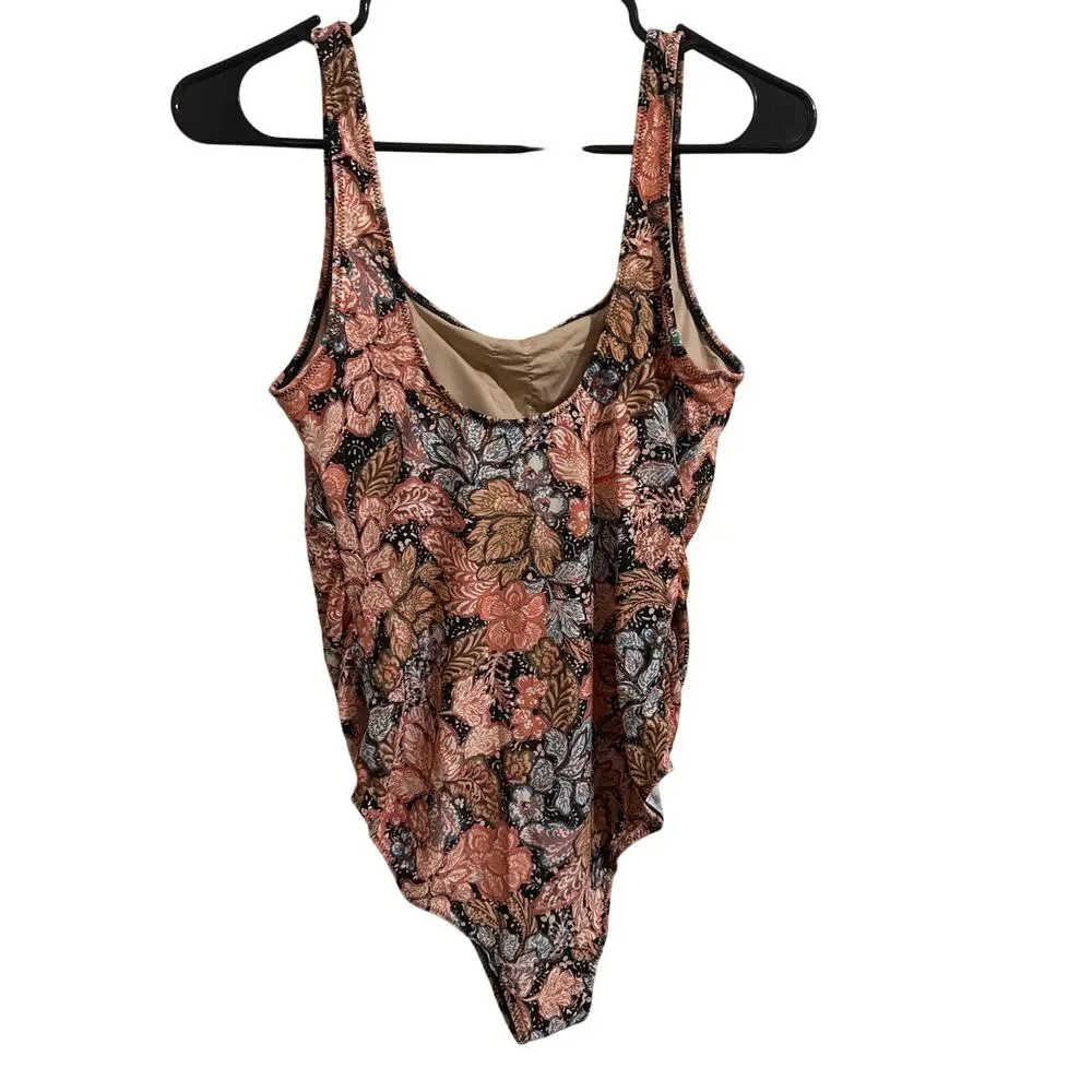 A pea in the pod maternity swimsuit size Medium NWT